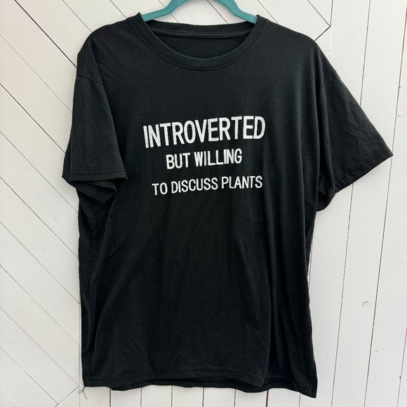 Introverted but willing to discuss plants - graphic t-shirt - Picture 1 of 2